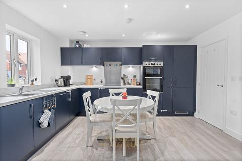 2 bedroom ground floor flat for sale, Butlers Way, East Grinstead RH19