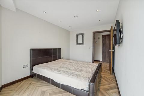 2 bedroom flat to rent, Bridges Court Road, London, SW11