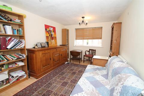 1 bedroom flat for sale, Cherry Blossom Close, Palmers Green, London N13