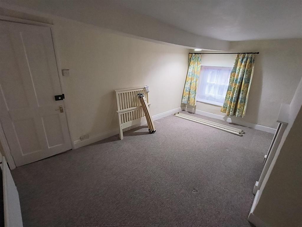 Bed 3 2.jpg
