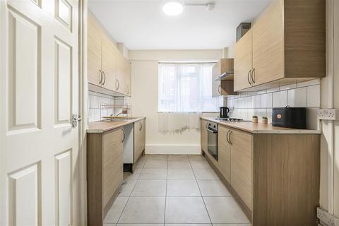 3 bedroom flat to rent, Kingston Hill, Kingston Upon Thames KT2
