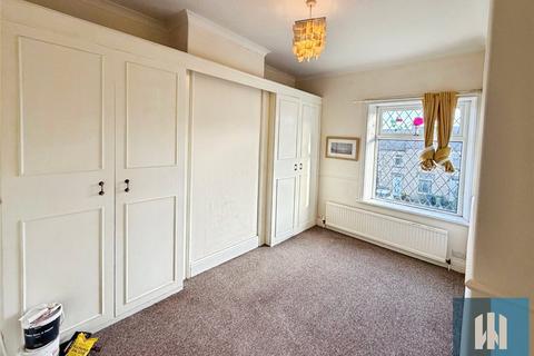 3 bedroom terraced house to rent, Blackmoorfoot Road, Crosland Moor, Huddersfield, HD4