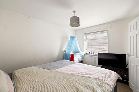 2 bedroom flat for sale, Eaves Road, Elms Vale, Dover, CT17