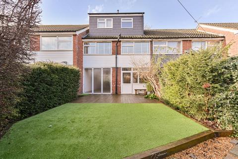 Phipps Bridge Road, Colliers Wood, London, SW19
