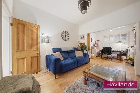 2 bedroom house to rent, Highfield Road, London