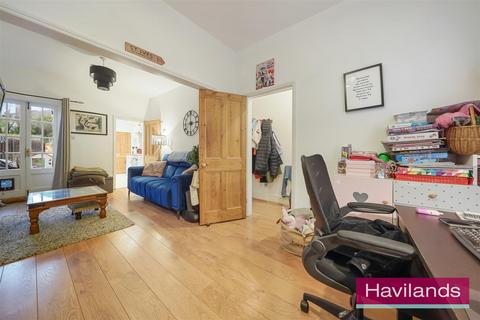 undefined, Highfield Road, London