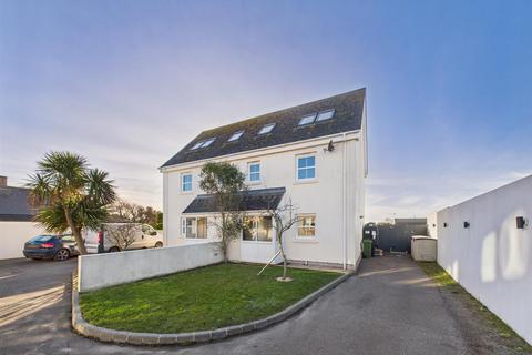 3 bedroom house for sale, Fantastic 3 Bed Family Home out West