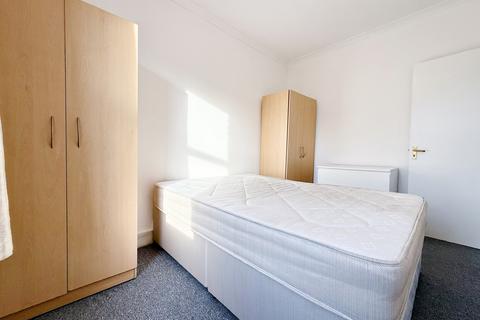 2 bedroom maisonette to rent, Nicholes Road, Hounslow, TW3