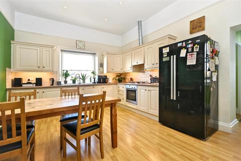 3 bedroom flat for sale, Devonshire Place, Eastbourne