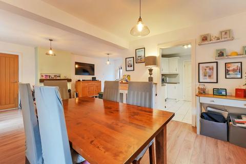 4 bedroom detached house for sale, Manor Close, Rotherham S63