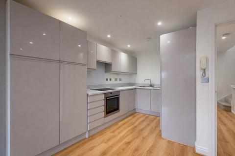 2 bedroom flat to rent, Romford RM1