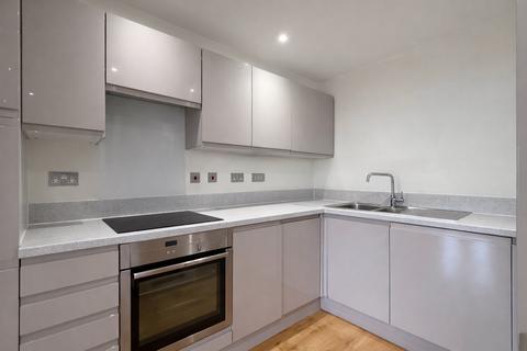 2 bedroom flat to rent, Romford RM1
