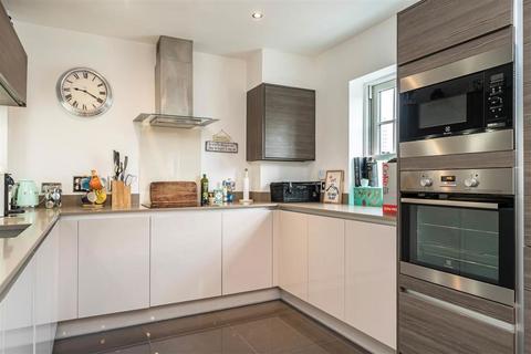2 bedroom flat for sale, St. Agnes Place, London SE11