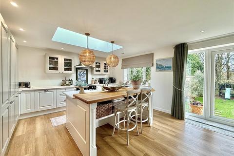 4 bedroom detached house for sale, Woodland Avenue, Eastbourne, East Sussex, BN22