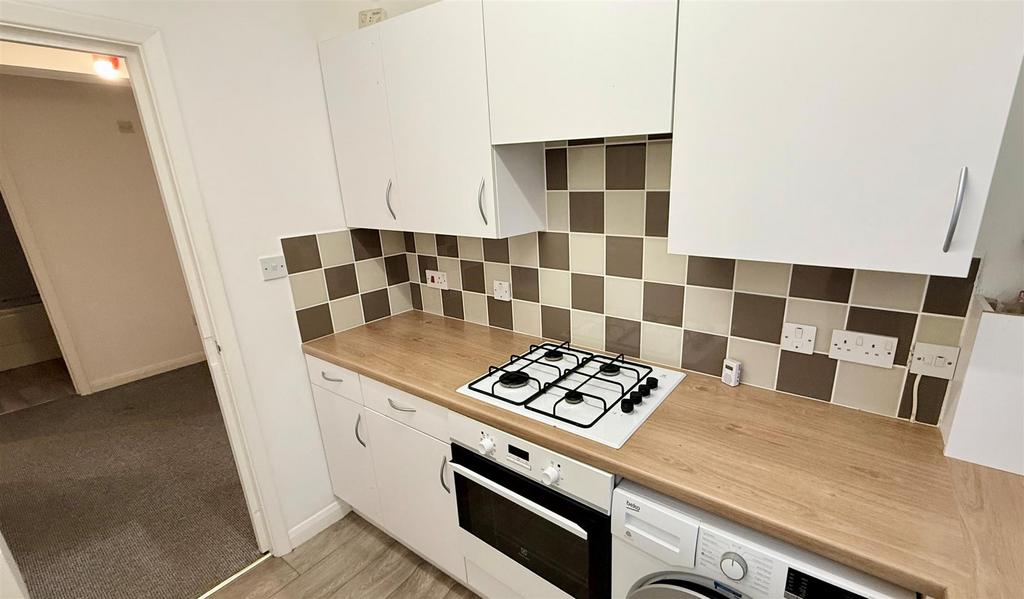 Kitchen 2.jpg