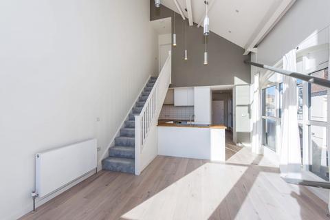 undefined, Becketts Place, Hampton Wick, Kingston upon Thames, KT1