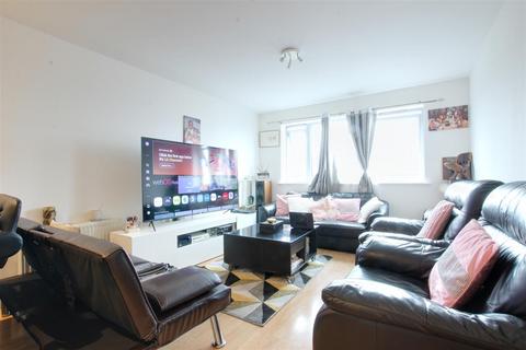 undefined, Main Avenue, Enfield
