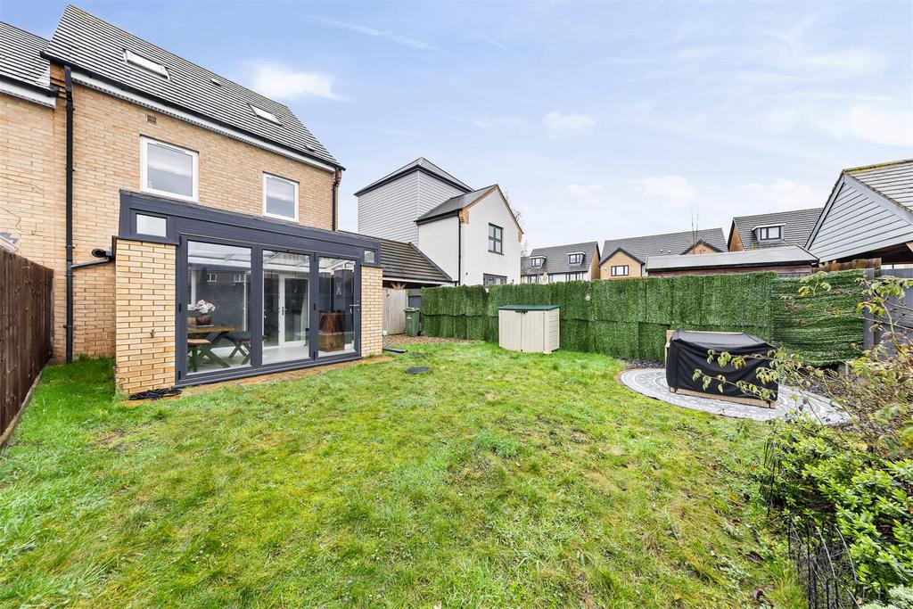 3 Carora Cres Web05.jpg