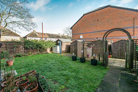 1 bedroom apartment for sale, Berryscroft Road, Staines-upon-Thames, Surrey, TW18