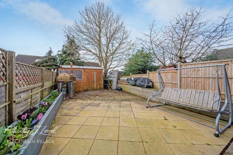 3 bedroom terraced house for sale, Barlow Drive, London SE18