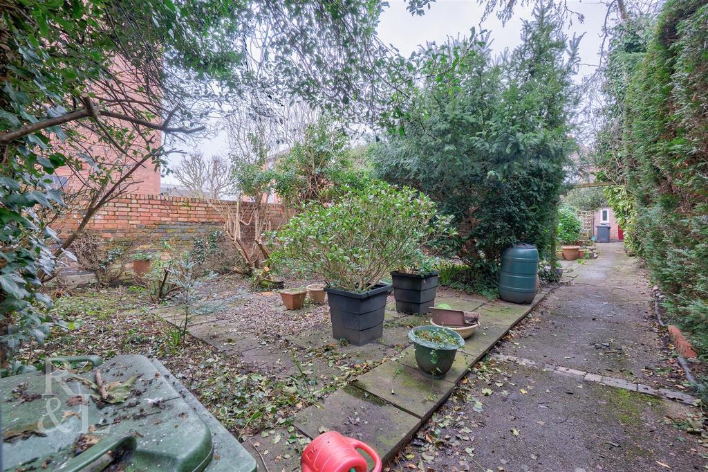 42 A Victoria Road  (24).jpg