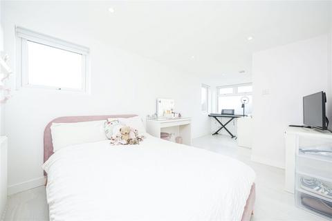 undefined, Heather Road, London, SE12