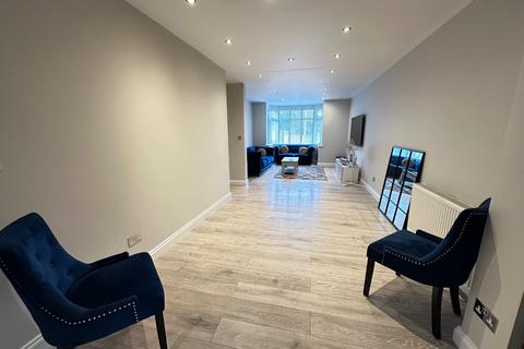 undefined, Hitchin Road, Luton, Bedfordshire, LU2 7ST