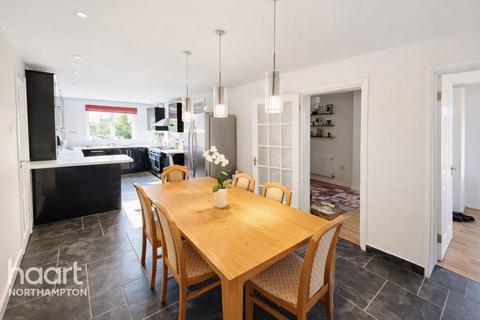 5 bedroom detached house for sale, South Copse, Northampton