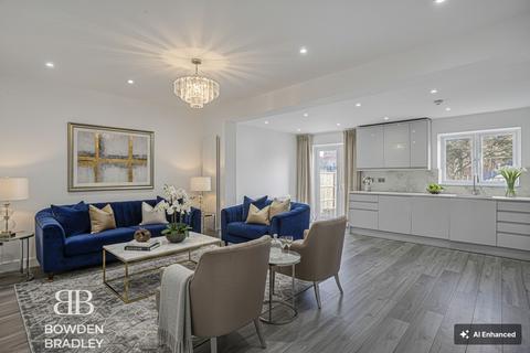 4 bedroom semi-detached house for sale, Donington Avenue, Barkingside, IG6
