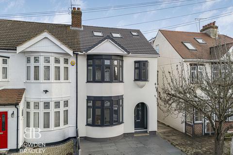 4 bedroom semi-detached house for sale, Donington Avenue, Barkingside, IG6