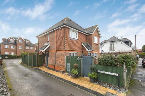 Warren Road, Ashford, TW15