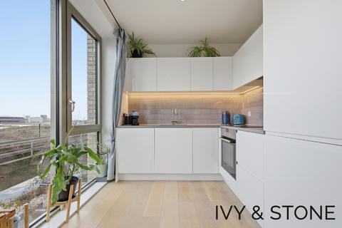 2 bedroom apartment for sale, 4 Cunningham Avenue, London, Greater London, E16