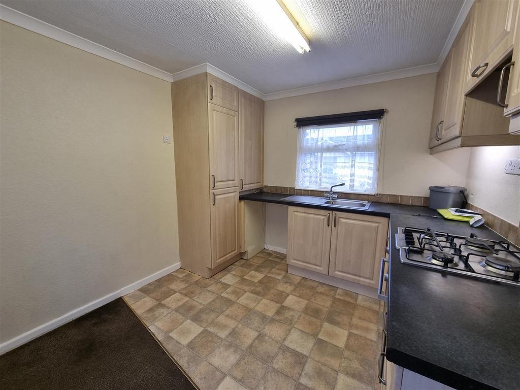 Kitchen 2.jpg
