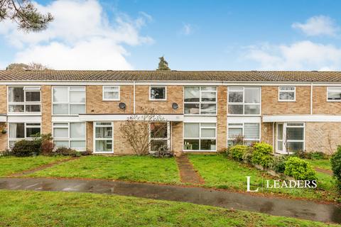 3 bedroom detached house to rent, Netherby Park, KT13