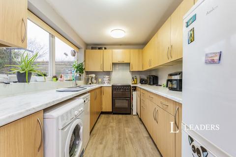 3 bedroom detached house to rent, Netherby Park, KT13