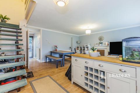 3 bedroom detached house to rent, Netherby Park, KT13