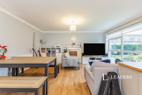 3 bedroom detached house to rent, Netherby Park, KT13