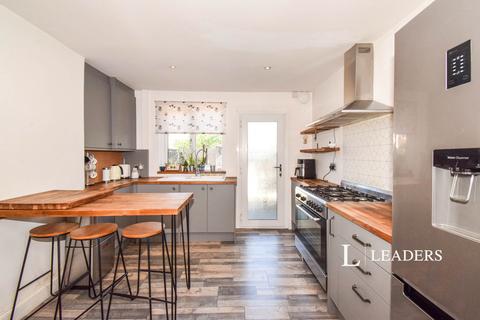 2 bedroom semi-detached house to rent, Devonshire Avenue, LE18