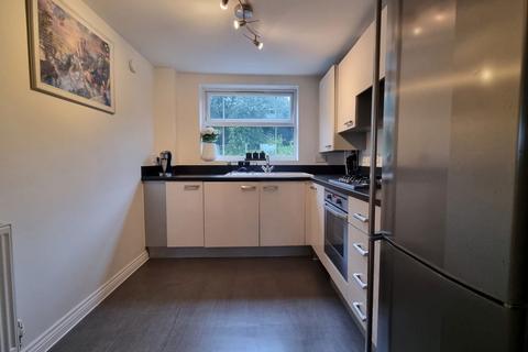 2 bedroom apartment to rent, Lower Gornal, Dudley