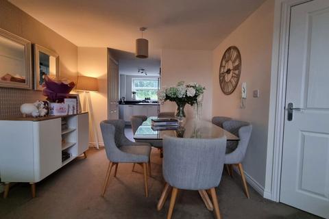 2 bedroom apartment to rent, Lower Gornal, Dudley