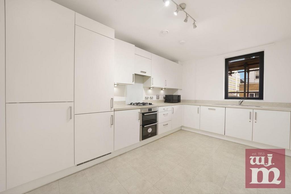 Eat-In Kitchen