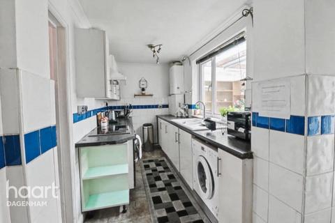 3 bedroom terraced house for sale, Fitzstephen Road, Dagenham