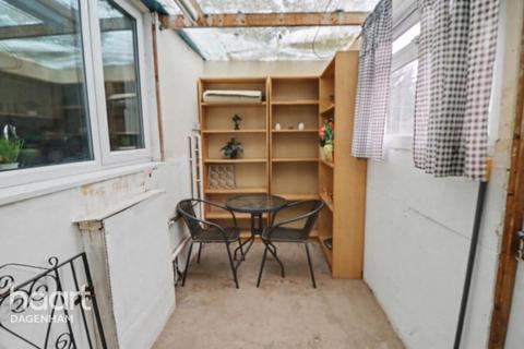 3 bedroom terraced house for sale, Fitzstephen Road, Dagenham