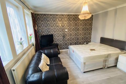 undefined, BEAUTIFUL 4 BED HOUSE | 3 TOILETS | AVAILABLE NOW , Loughton IG10