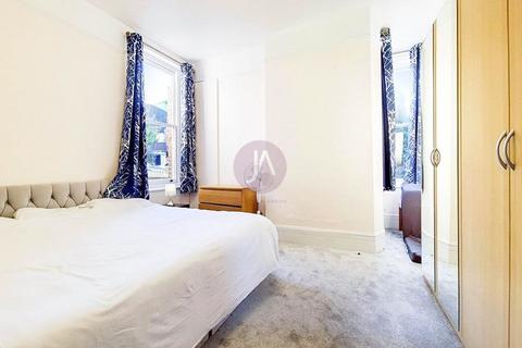 3 bedroom apartment to rent, Rosemary Court, West Hampstead, London, NW6