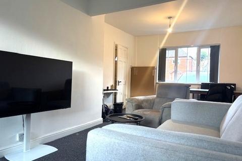 2 bedroom semi-detached house to rent, Drake Avenue, Worcester, Worcestershire, WR2 5RU