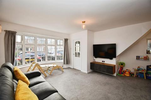 3 bedroom semi-detached house for sale, Brigg Drive, Hessle