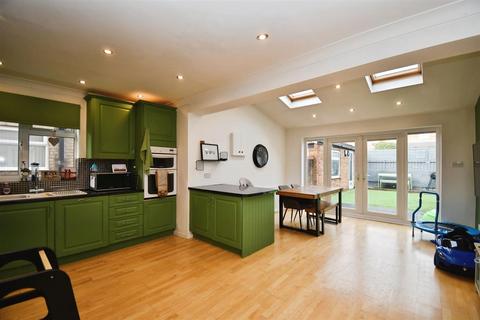 3 bedroom semi-detached house for sale, Brigg Drive, Hessle