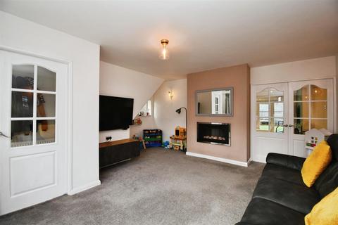 3 bedroom semi-detached house for sale, Brigg Drive, Hessle