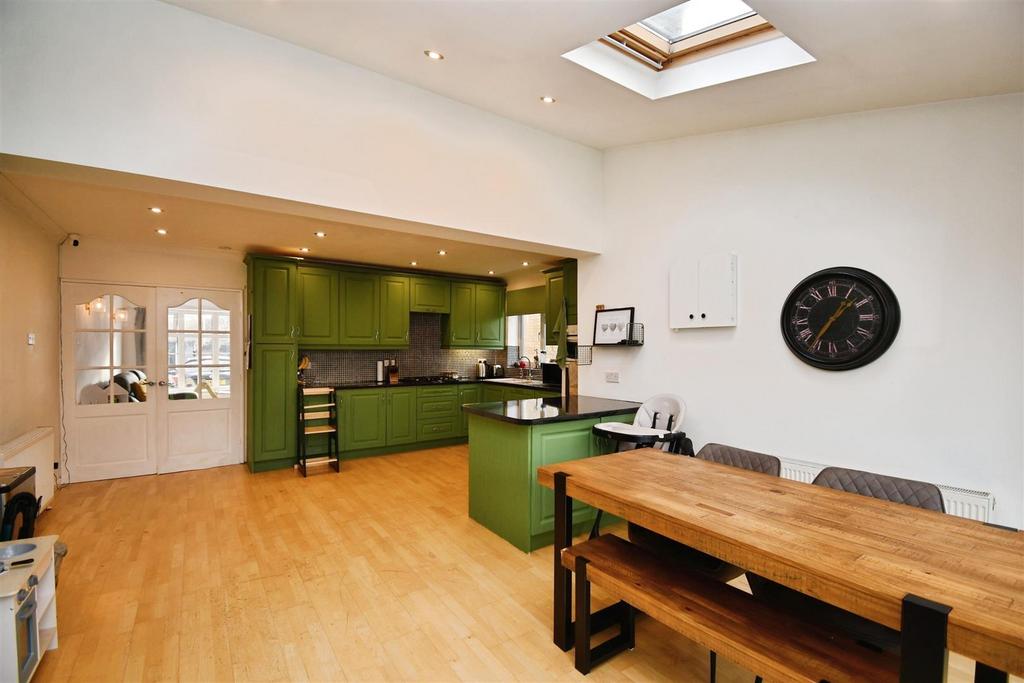 Open plan kitchen / dining room